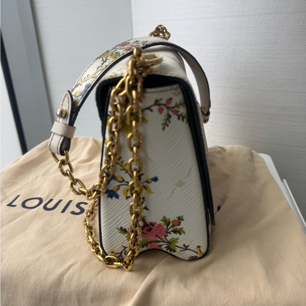 Louis Vuitton Epi Romantic Blossoms Twist MM Limited Edition - Picture 13 of 17
